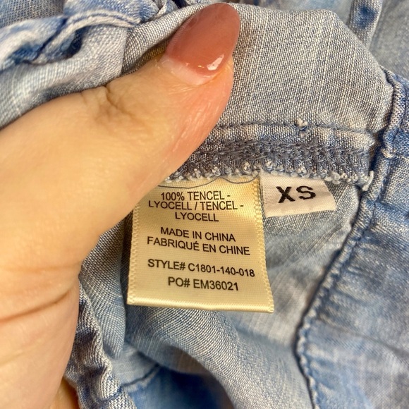 Cloth and Stone Chambray Dot Bow Tie Back Blouse in Blue Size XS. - Picture 5 of 8